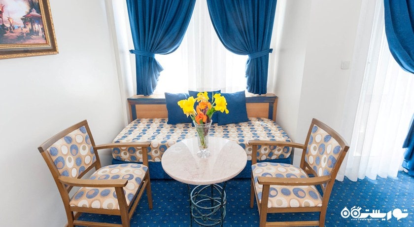 محوطه نشیمن اتاق فمیلی